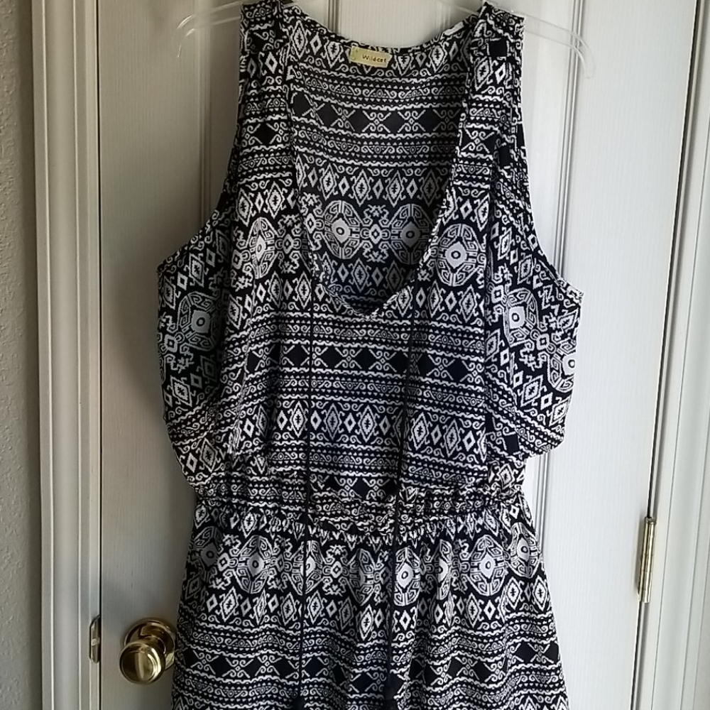 WILDCAT BLACK& WHITE SLEEVELESS SHIFT DRESS